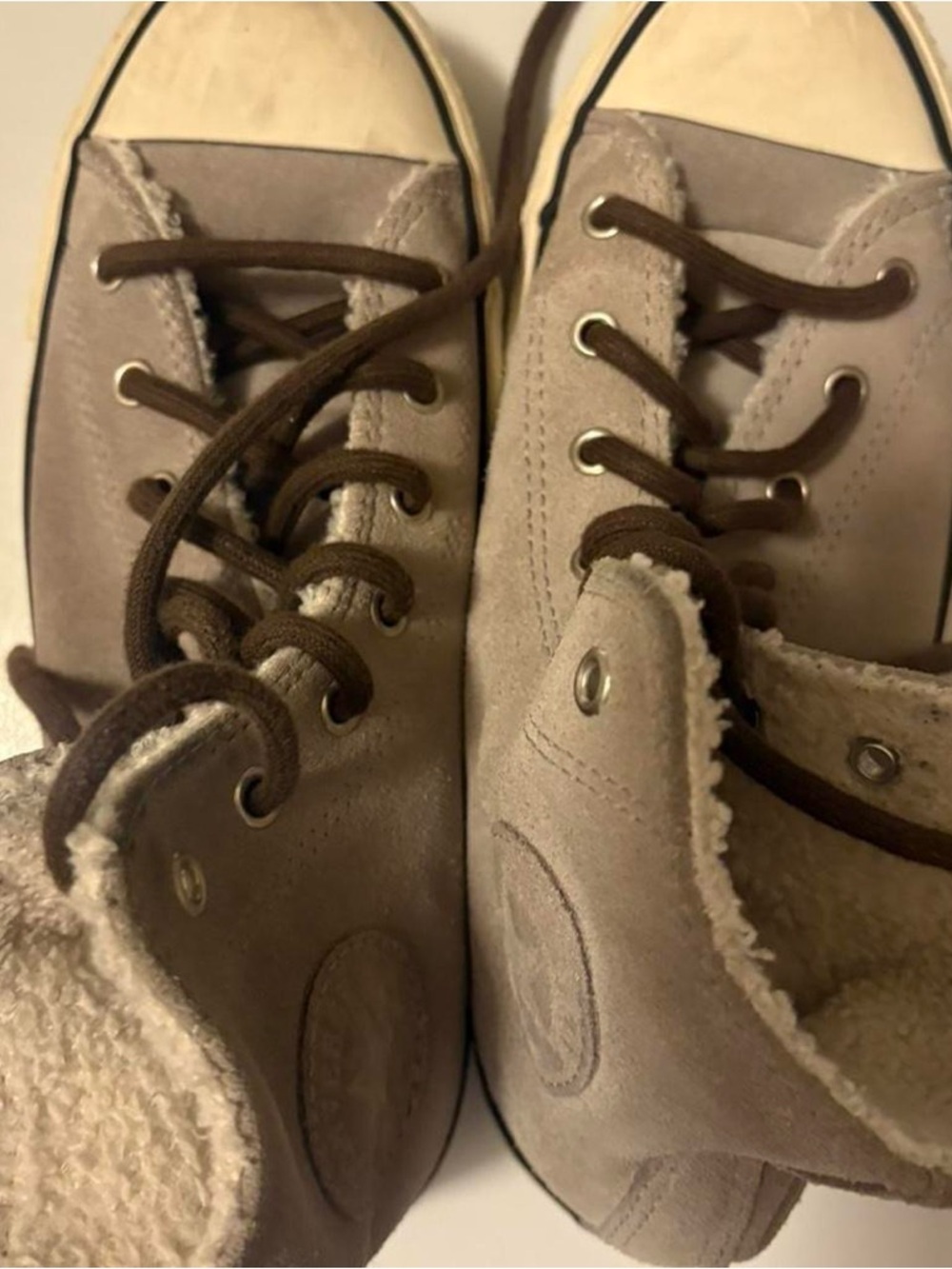 Converse fur lined high top sneakers in beige and brown - Picture 2 of 6
